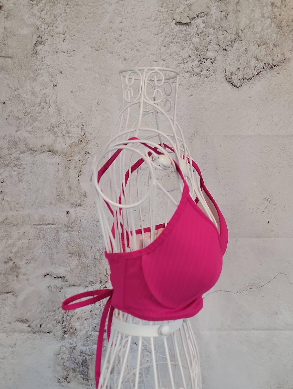 Shade & Shore Swimwear Strappy V-Neck Ribbed Bikini Top - Hot Pink Size 34C - Picture 3 of 8